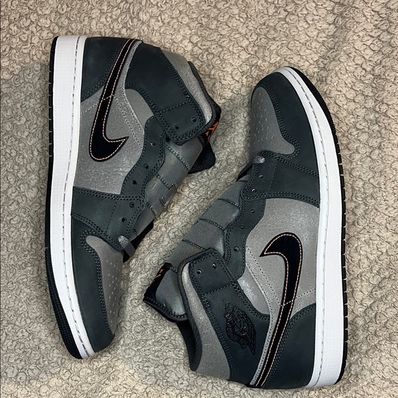 Jordan Other - Nike Air Jordan 1 Mid SE Shoes Night Stadium Black